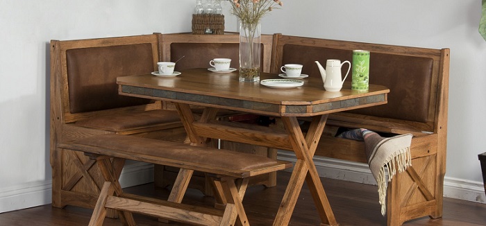a Framingham dining set made of 4 pieces of furniture